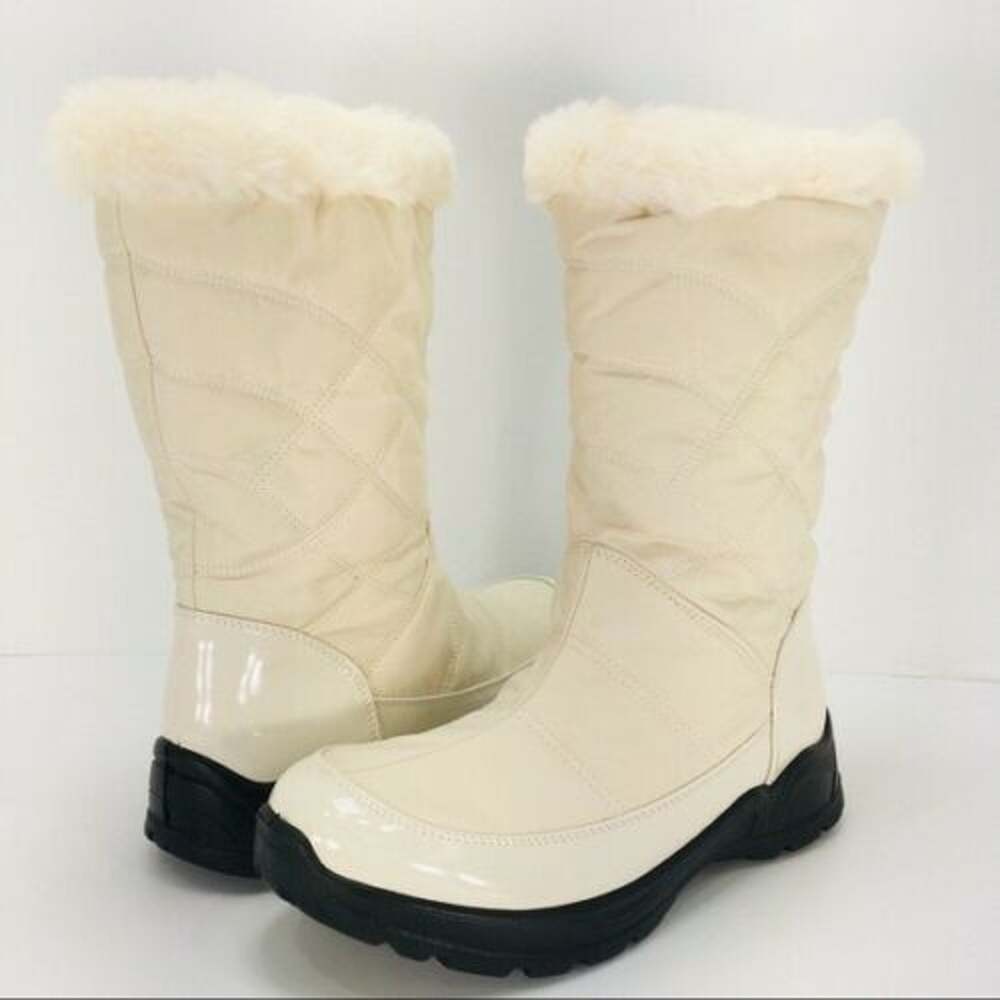 Easy Dry by Easy Street Sz 7 NWT THE CUDDLE Quilted Boot Whites